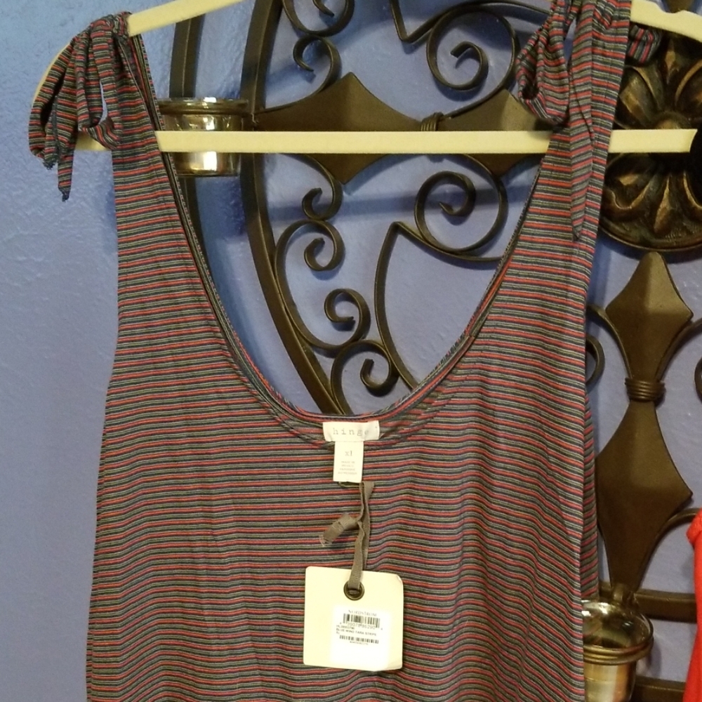 2 tops - Picture 2 of 8